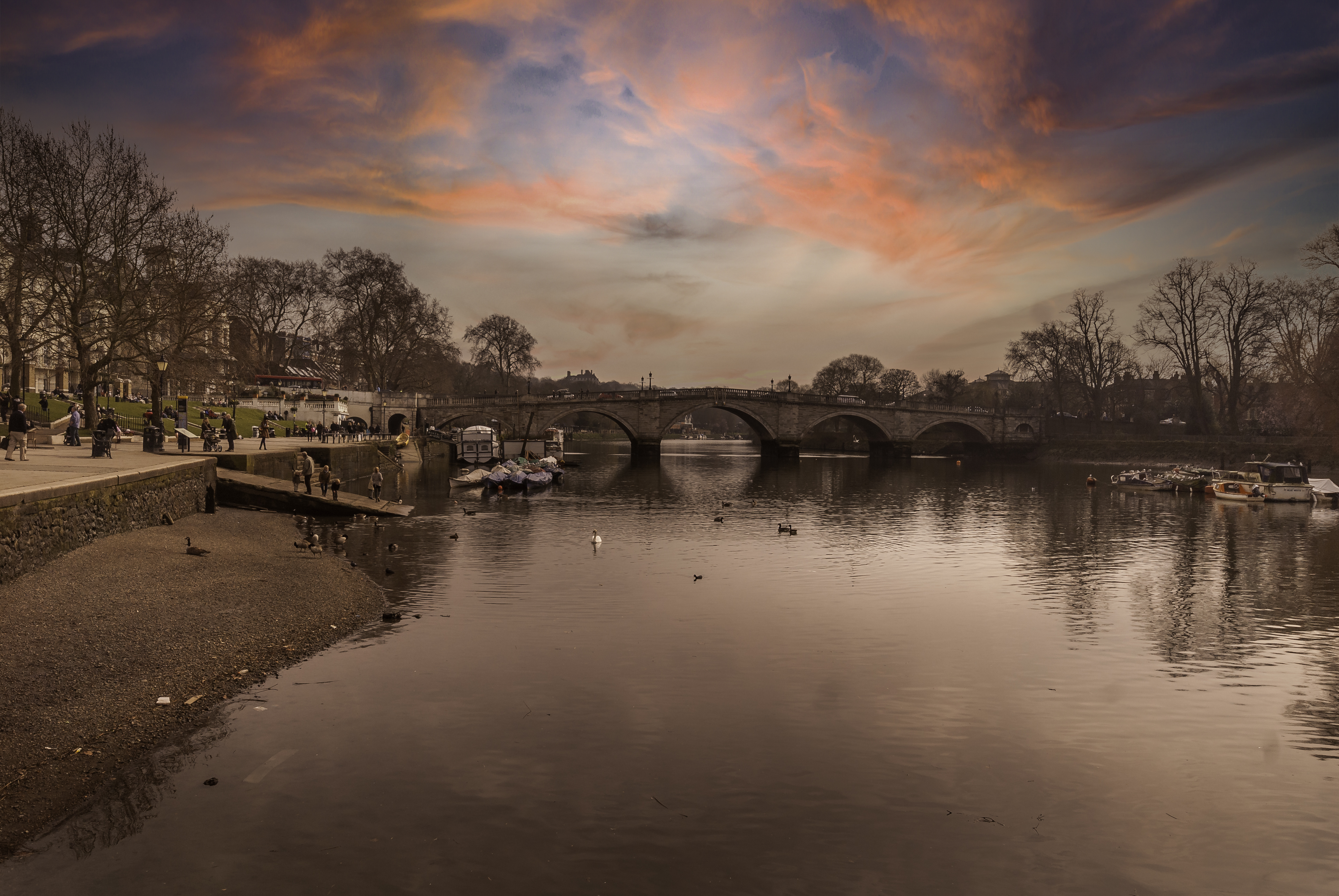 87c7a richmond upon thames