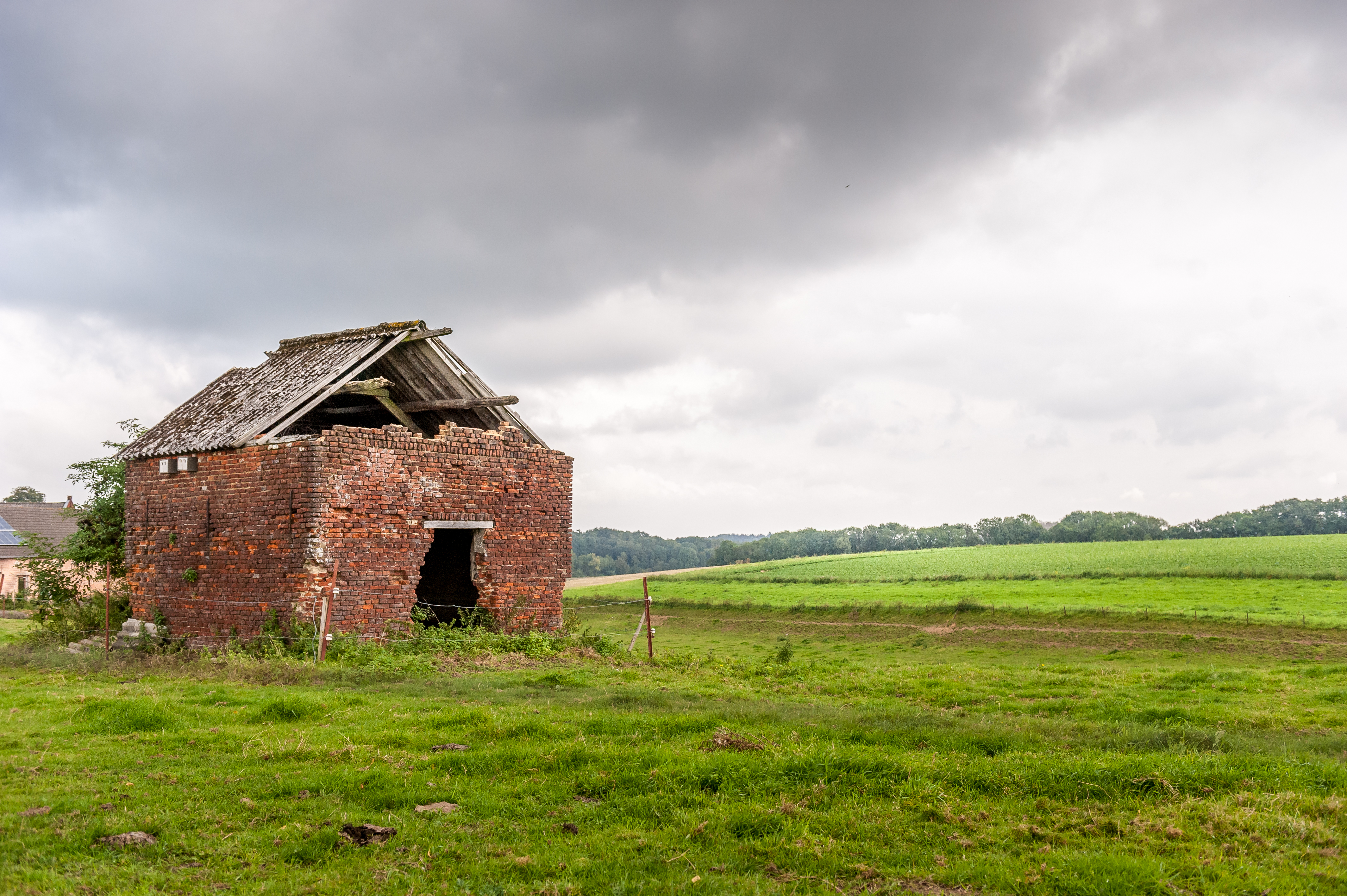 Under the Flemish eaves looking for shelter from the pouring rain. Dreaming of a sun that would definitely smile at my hopes for the future.