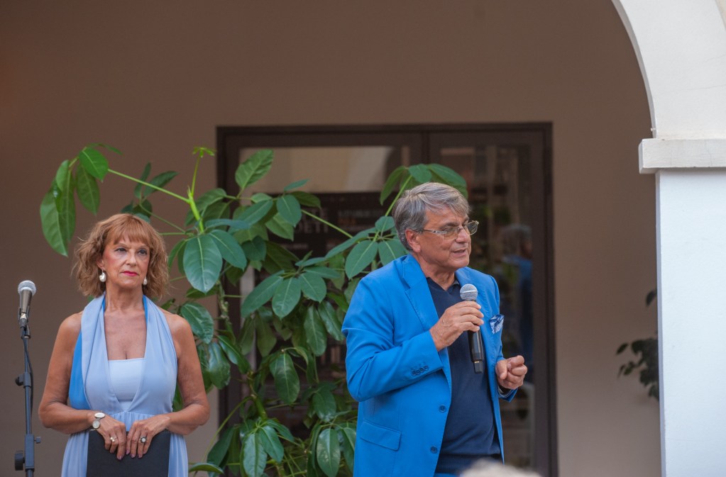 Sa Panada:Il cibo della tradizione che ha il sapore della salute 8 Roberto Pili parla durante un evento sulla Panada ad Assemini