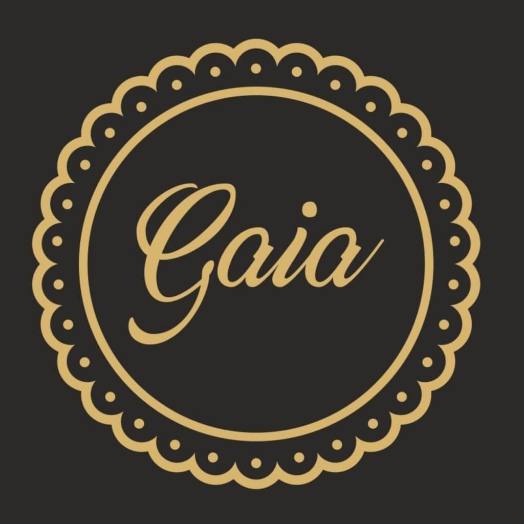 Logo della Pasticceria Gaia, con il nome 'Gaia' scritto in oro su sfondo nero, incorniciato da un motivo elegante.