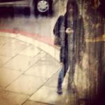 Aspettando il Bus Notturno – Racconto sulla violenza e la memoria