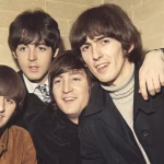 I Beatles come metafora della vita: amicizia, tempo e relazioni in “With a Little Help from My Friends” e “The Long and Winding Road”
