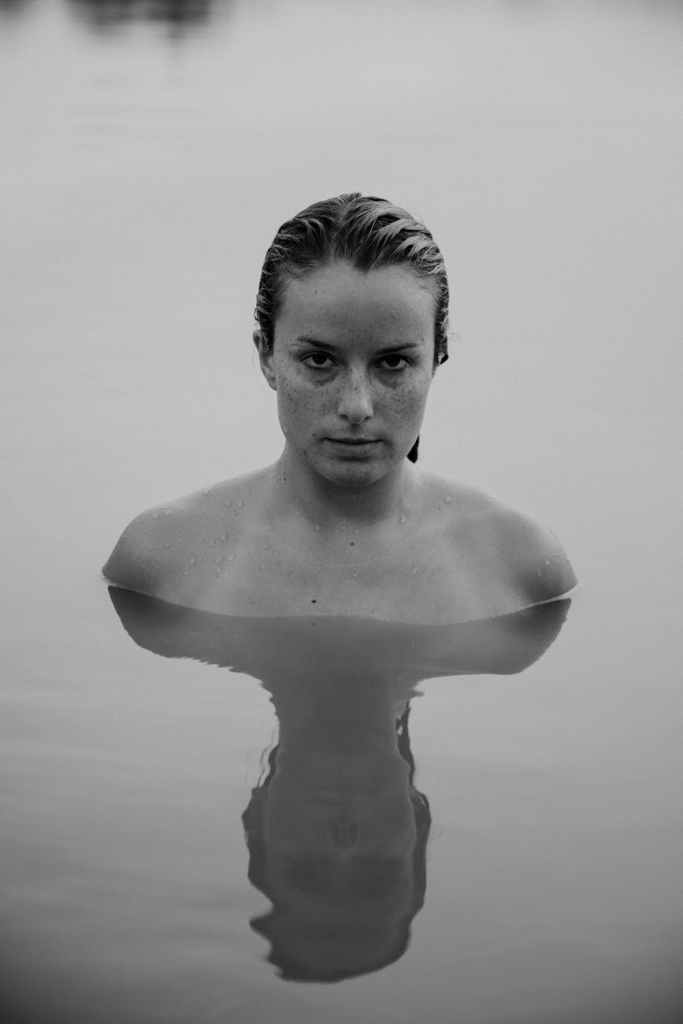 woman in water 8 Marzo